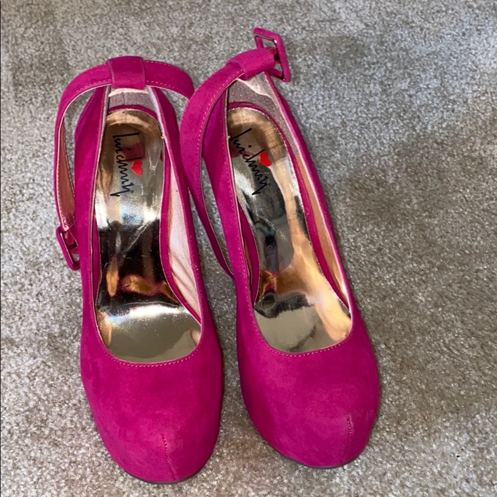 Suede closed in platform